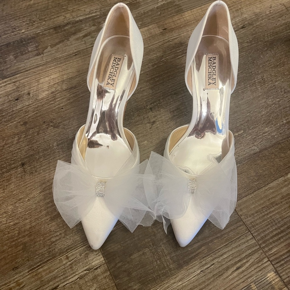Badgley Mischka White Heels with Tulle Bow